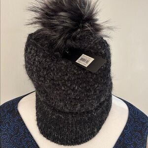 Knit cap with faux fur Pom NWT